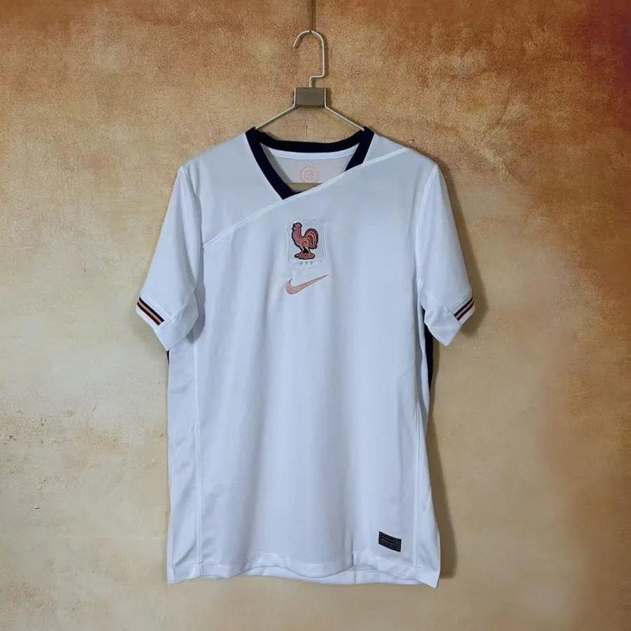 France 2627 French White